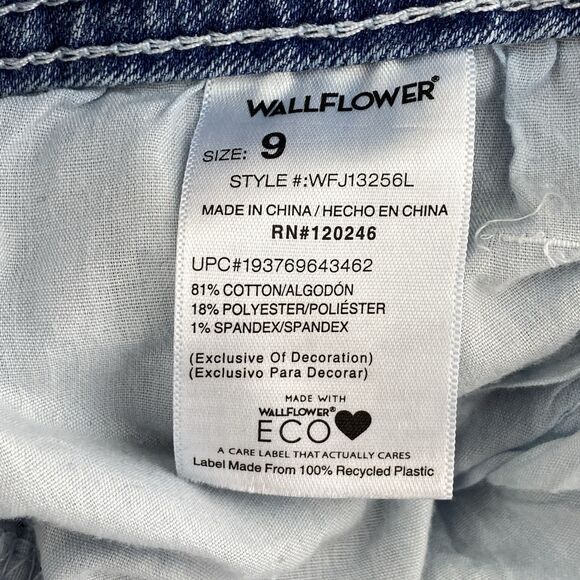 Wallflower Womens 9 Curvy Fit Distressed Denim Shorts Frayed Stretch Bling Boho - Picture 3 of 14